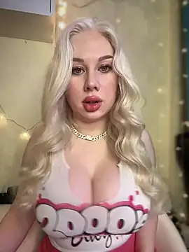 Snapshot of LaraHollywood chatting on 02/16/25, 02:31 LaraHollywood online show from 02/16/25, 02:31