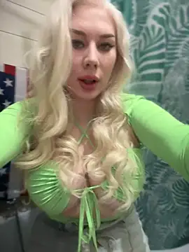 Snapshot of LaraHollywood chatting on 02/27/25, 01:38 LaraHollywood online show from 02/27/25, 01:38