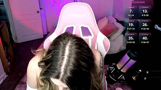 Snapshot of queenxlexy chatting on 01/06/25, 06:52 queenxlexy online show from 01/06/25, 06:52