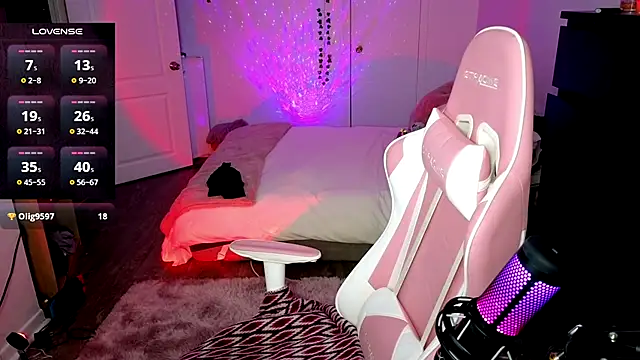 Snapshot of queenxlexy chatting on 01/20/25, 10:37 queenxlexy online show from 01/20/25, 10:37