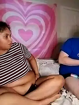 Snapshot of TasteeKitty chatting on 03/01/25, 01:43 TasteeKitty online show from 03/01/25, 01:43