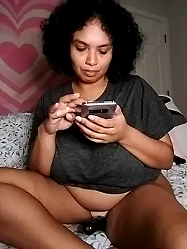 Snapshot of TasteeKitty chatting on 10/18/25, 09:10 TasteeKitty online show from 10/18/25, 09:10