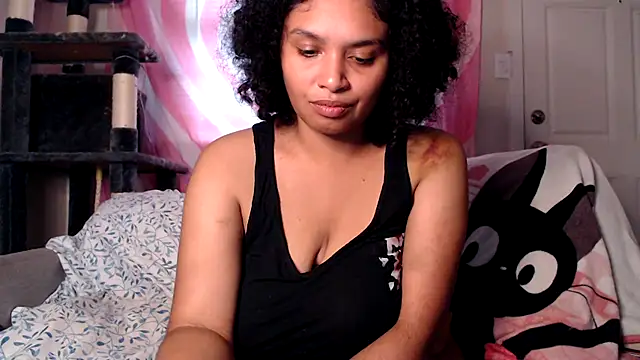 Snapshot of TasteeKitty chatting on 10/25/25, 07:52 TasteeKitty online show from 10/25/25, 07:52