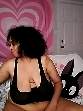 Snapshot of TasteeKitty chatting on 10/26/25, 07:58 TasteeKitty online show from 10/26/25, 07:58