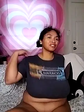 Snapshot of TasteeKitty chatting on 10/27/25, 04:22 TasteeKitty online show from 10/27/25, 04:22