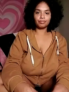 Snapshot of TasteeKitty chatting on 11/13/25, 07:07 TasteeKitty online show from 11/13/25, 07:07