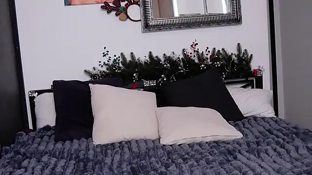 Ashley Ross  online show from 12/22/24, 07:44