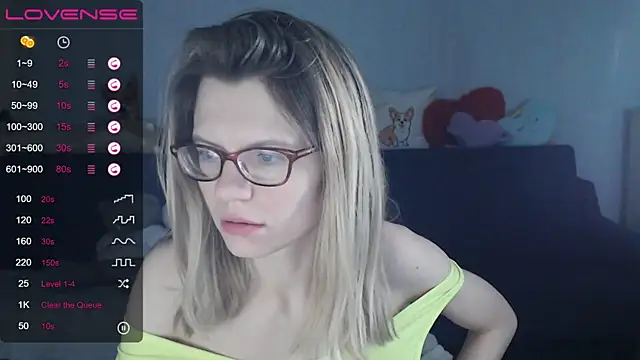 Snapshot of night_is_dark chatting on 03/11/25, 10:42 night is dark online show from 03/11/25, 10:42