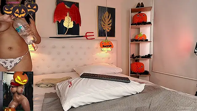 valerie lya online show from 10/11/25, 08:18