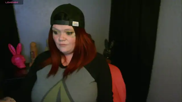 Snapshot of HoneyChambers chatting on 11/15/25, 11:10 HoneyChambers online show from 11/15/25, 11:10