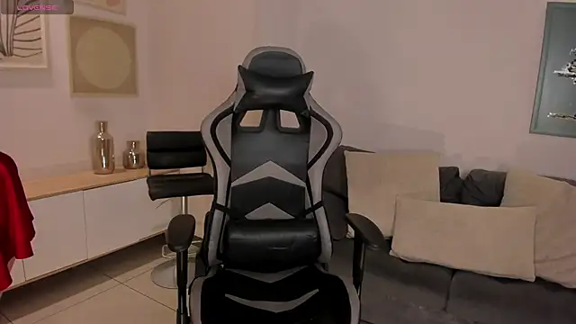 EllaClark online show from 10/14/25, 05:36