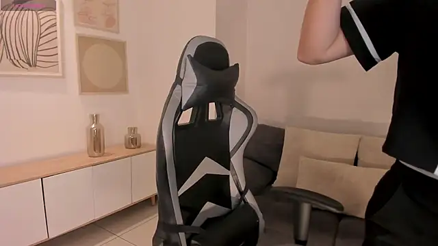 EllaClark online show from 10/16/25, 05:47