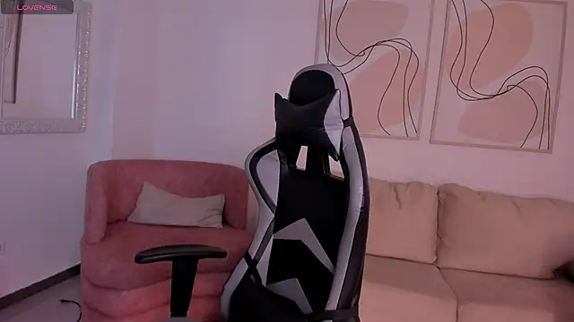 EllaClark online show from 10/20/25, 03:56