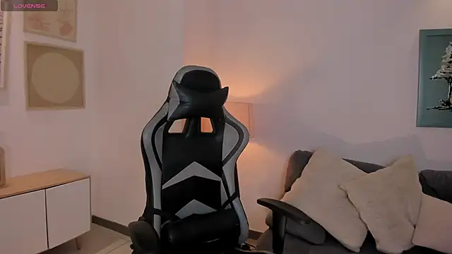 EllaClark online show from 11/01/25, 06:10