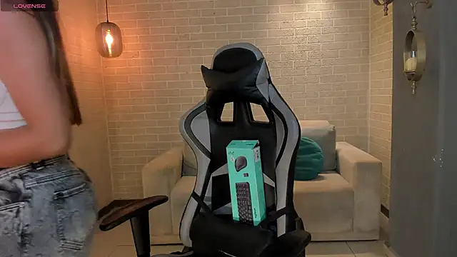 EllaClark online show from 11/06/25, 03:13