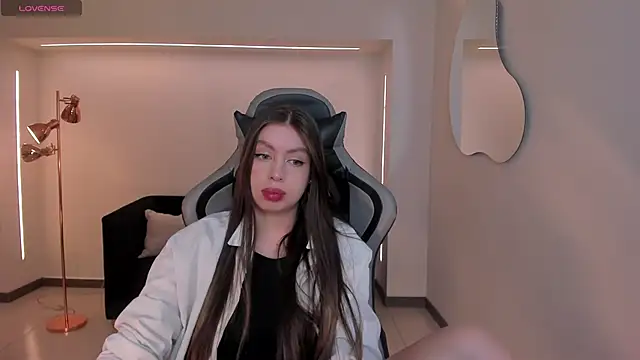 EllaClark online show from 11/15/25, 06:48