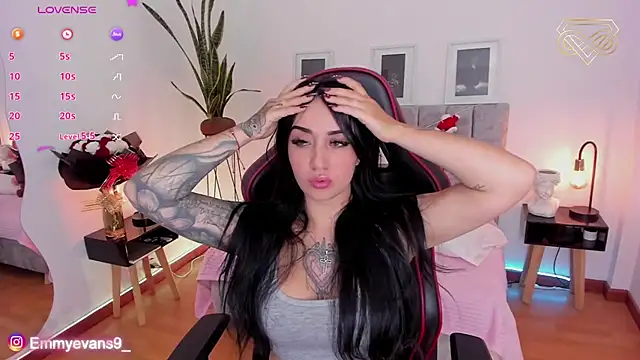 EmmyEvans1 online show from 12/04/24, 07:56