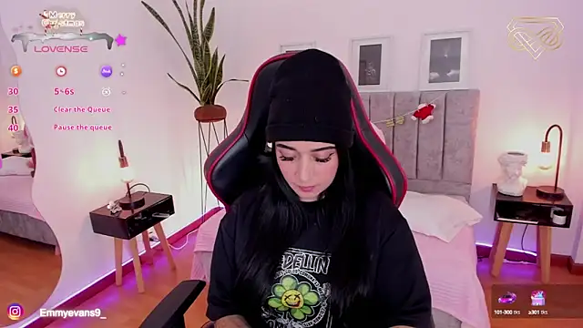 EmmyEvans1 online show from 12/16/24, 07:10