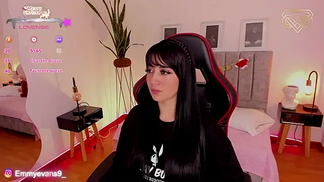 EmmyEvans1 online show from 12/20/24, 07:17