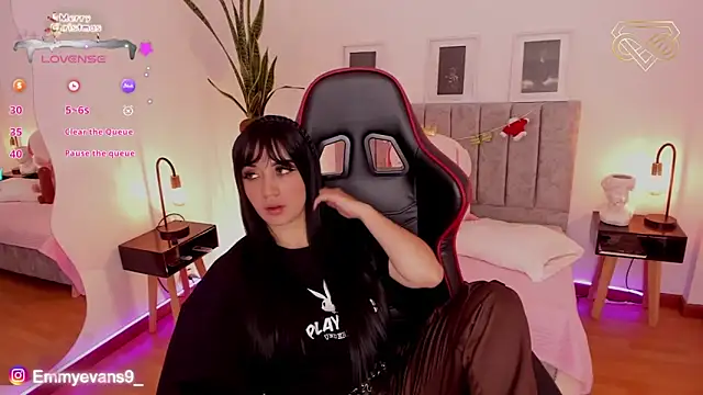 EmmyEvans1 online show from 12/20/24, 10:22