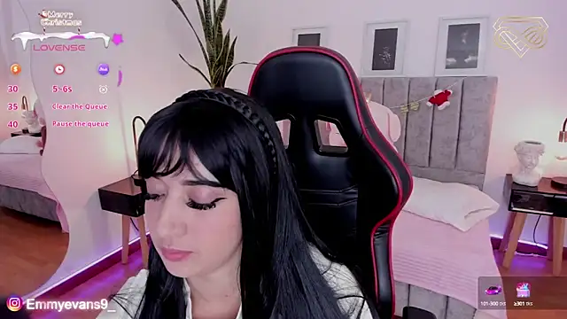 EmmyEvans1 online show from 12/23/24, 07:20