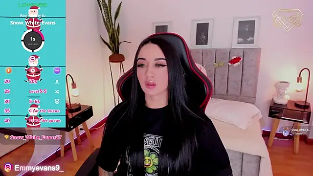 EmmyEvans1 online show from 12/30/24, 07:32