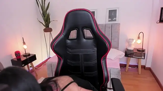 EmmyEvans1 online show from 01/13/25, 07:42