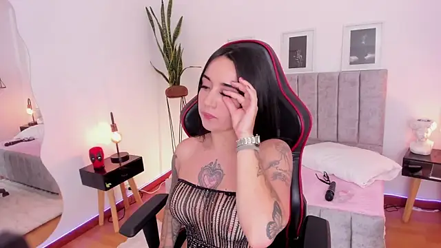 EmmyEvans1 online show from 01/13/25, 10:45