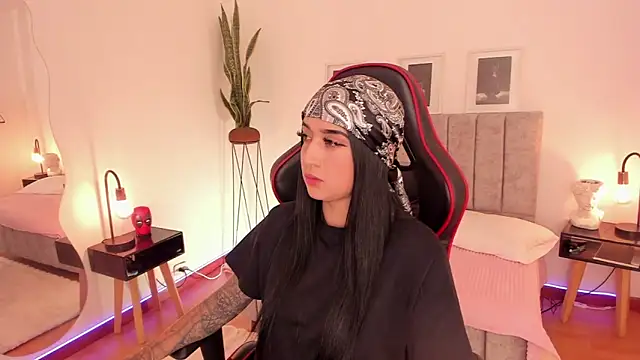 EmmyEvans1 online show from 01/24/25, 07:39