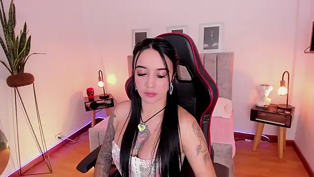 EmmyEvans1 online show from 01/28/25, 07:42