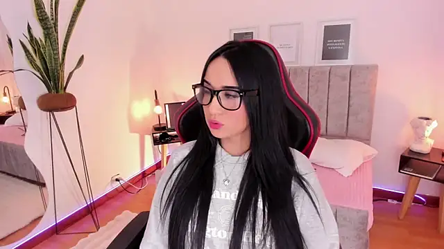 EmmyEvans1 online show from 02/12/25, 07:56