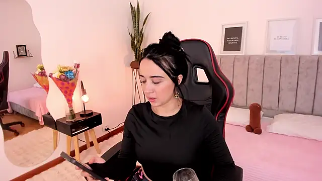 EmmyEvans1 online show from 03/12/25, 01:58