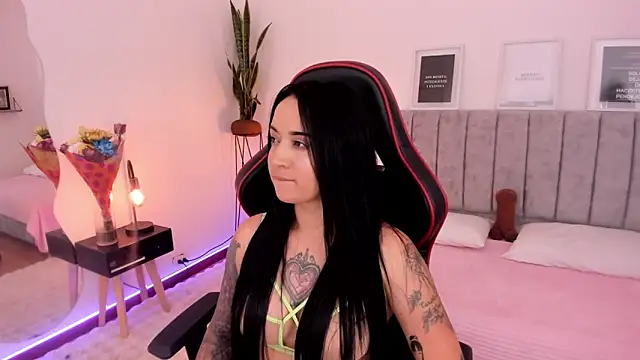 EmmyEvans1 online show from 03/12/25, 07:49