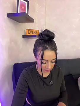 EmmyEvans1 online show from 09/19/25, 07:36