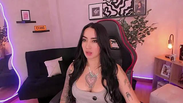 EmmyEvans1 online show from 09/24/25, 07:39