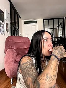 EmmyEvans1 online show from 09/29/25, 07:40