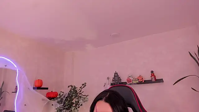 EmmyEvans1 online show from 10/02/25, 07:43