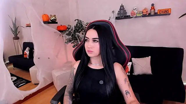 EmmyEvans1 online show from 10/11/25, 07:34