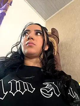 EmmyEvans1 online show from 10/20/25, 07:47