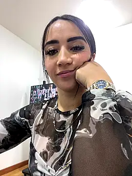 EmmyEvans1 online show from 10/23/25, 07:34