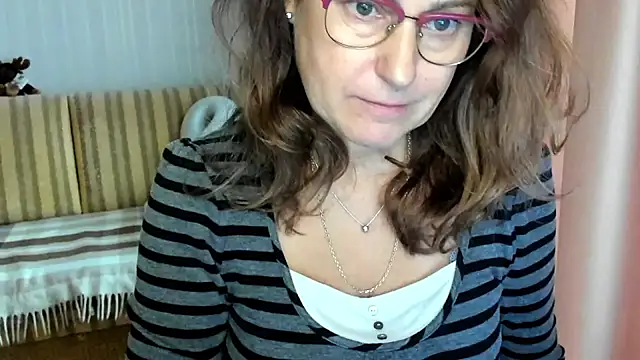 lauraoven online show from 10/23/25, 08:57