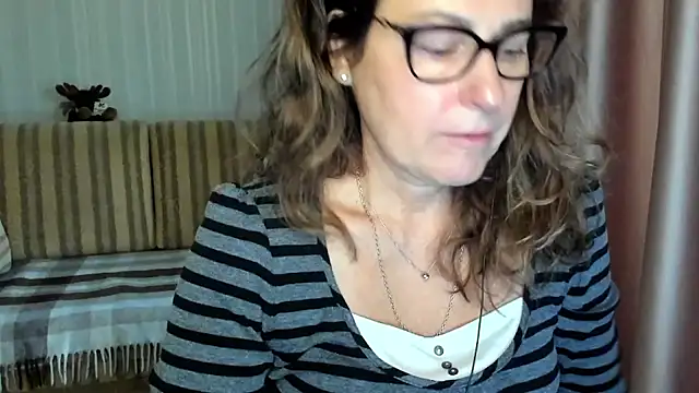 lauraoven online show from 10/26/25, 08:31