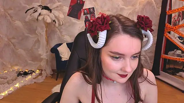 Snapshot of CloudGrace chatting on 10/27/25, 06:12 CloudGrace online show from 10/27/25, 06:12