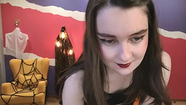 Snapshot of CloudGrace chatting on 10/28/25, 06:21 CloudGrace online show from 10/28/25, 06:21