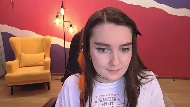 Snapshot of CloudGrace chatting on 11/14/25, 03:16 CloudGrace online show from 11/14/25, 03:16