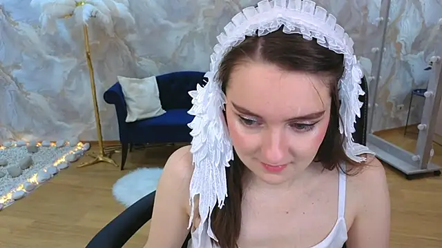 Snapshot of CloudGrace chatting on 11/15/25, 03:15 CloudGrace online show from 11/15/25, 03:15