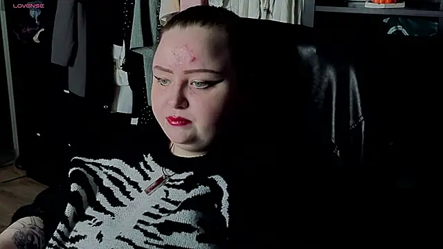 EMMA  CONNOR online show from 10/31/25, 08:54