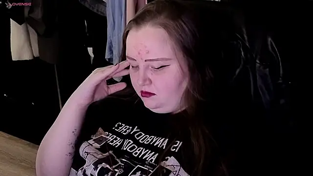 EMMA  CONNOR online show from 11/07/25, 11:05