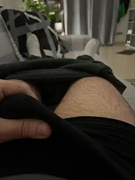 Snapshot of _Inchiodo_ chatting on 02/06/25, 05:40 Inchiodo online show from 02/06/25, 05:40