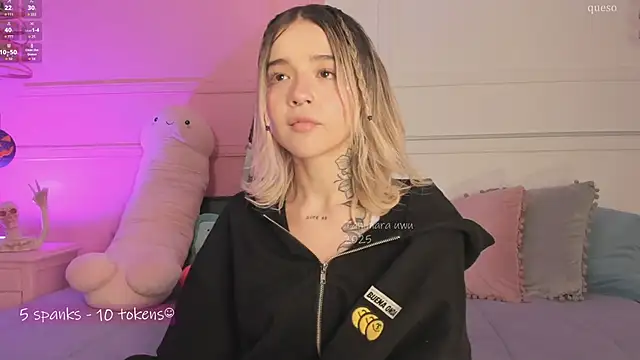 Snapshot of _Tammara_ chatting on 10/11/25, 05:22 Tammara online show from 10/11/25, 05:22